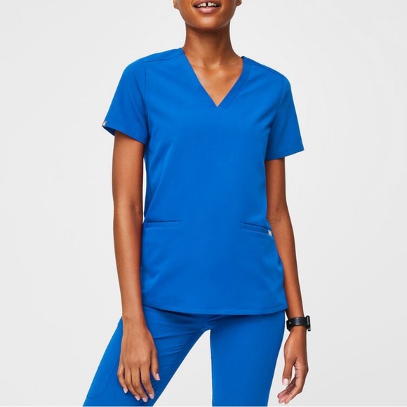 FIGS Casma three pocket scrub top bundle - Picture 2 of 4